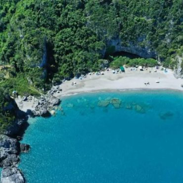 Χιλιαδού: Υποψήφια για το ευρωπαϊκό βραβείο καλύτερης κινηματογραφικής τοποθεσίας η παραλία της Εύβοιας