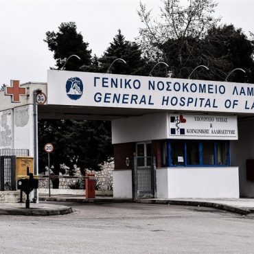 Επιστρέφουν από 1/1 με δύο rapid test την εβδομάδα οι ανεμβολίαστοι γιατροί