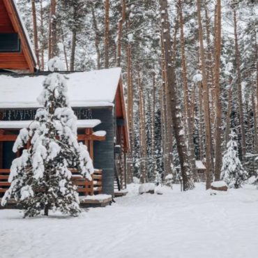Χειμερινές εξοχικές κατοικίες: Υποχωρούν οι αξίες – Ο "χάρτης" με τις τιμές σε Αράχωβα, Kαρπενήσι