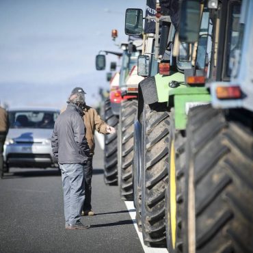 Ενισχύονται οι δυνάμεις των αγροτών σε Αταλάντη και Μακρακώμη