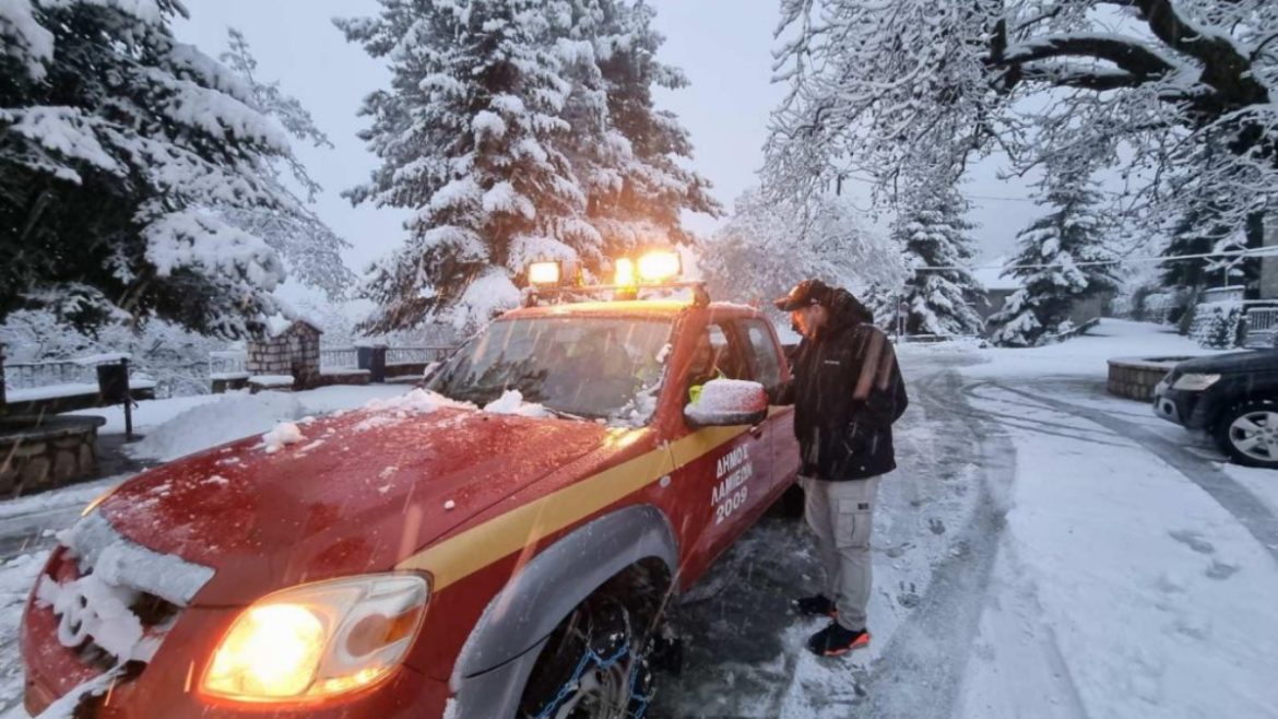 Λαμία: Πολύ χιόνι στα ορεινά χωριά του Δήμου – Επί ποδός η Πολιτική Προστασία (video)