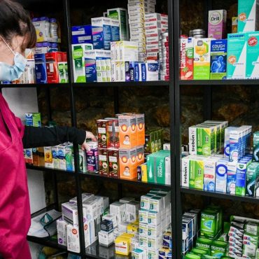 Νέα μέτρα για τις ελλείψεις στα φάρμακα: Οι γιατροί θα συνταγογραφούν δραστική ουσία