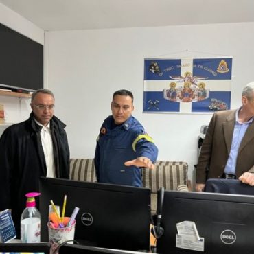 Χρήστος Σταϊκούρας και Ευάγγελος Τουρνάς στις δομές του Πυροσβεστικού Σώματος στη Λαμία