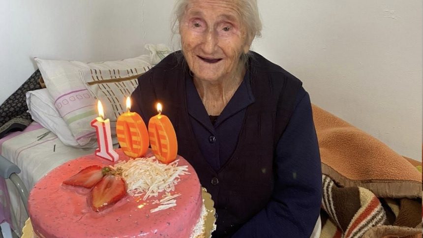 Φθιώτιδα: H γιορτή της γιαγιάς – Η γιαγιά Μαριγούλα έσβησε 100 κεράκια!