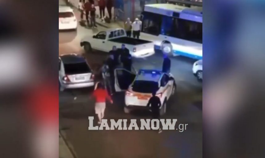 Λαμία: Στην φυλακή και ο Ρομά που ξυλοκόπησε δημοτικούς αστυνομικούς και διέφευγε της σύλληψης