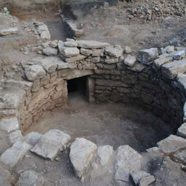 Δήμος Αμφίκλειας-Ελάτειας: Αποκαλύφθηκε ένας μυκηναϊκός θολωτός τάφος – Ε. Καράντζαλη: “Υπήρχε μυκηναϊκή εξουσία στην περιοχή” (audio)