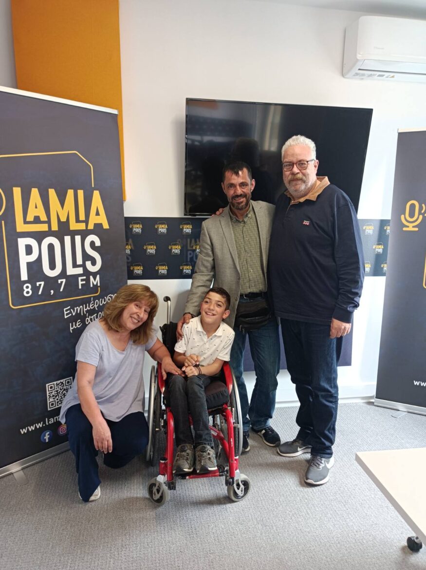 Ο Γιάννης Παπαστεφανάκης κατάφερε και μοίρασε χαρά, συγκίνηση και κουράγιο μέσα από τον Lamia Polis 87,7 και τις "Κρητικές Στράτες" (video)