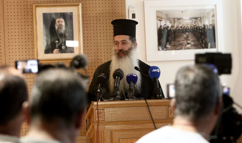 “Η Εκκλησία δεν “κομματίζεται” αλλά πορεύεται”