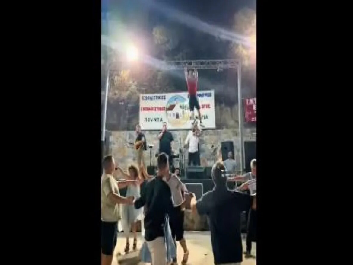 Επικό σκηνικό σε πανηγύρι στην Εύβοια – Έγινε «Πετρούνιας» και έκανε μονόζυγο πάνω από τον τραγουδιστή (video)