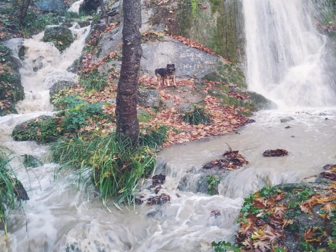 Yπάτη: Oρμητικός ο καταρράκτης, κατεβάζει νερό ο Ξηριάς – Έκλεισε η πρόσβαση στη Λαδικού – Προβλήματα στη Βίστριζα