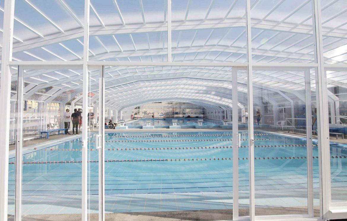 Λαμία: Παραδόθηκε το νέο προκατασκευασμένο στέγαστρο στο ανοιχτό κολυμβητήριο