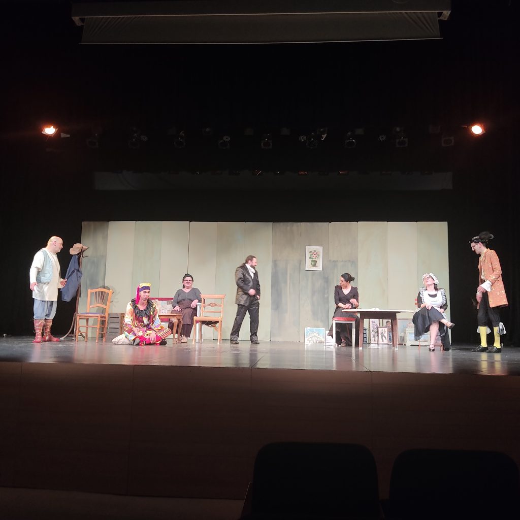 Η ομάδα “Πρόβα” παρουσιάζει την πικρή κωμωδία του Ευδόκιμου Τσολακίδη “Bal masqué” σε σκηνοθεσία του συγγραφέα