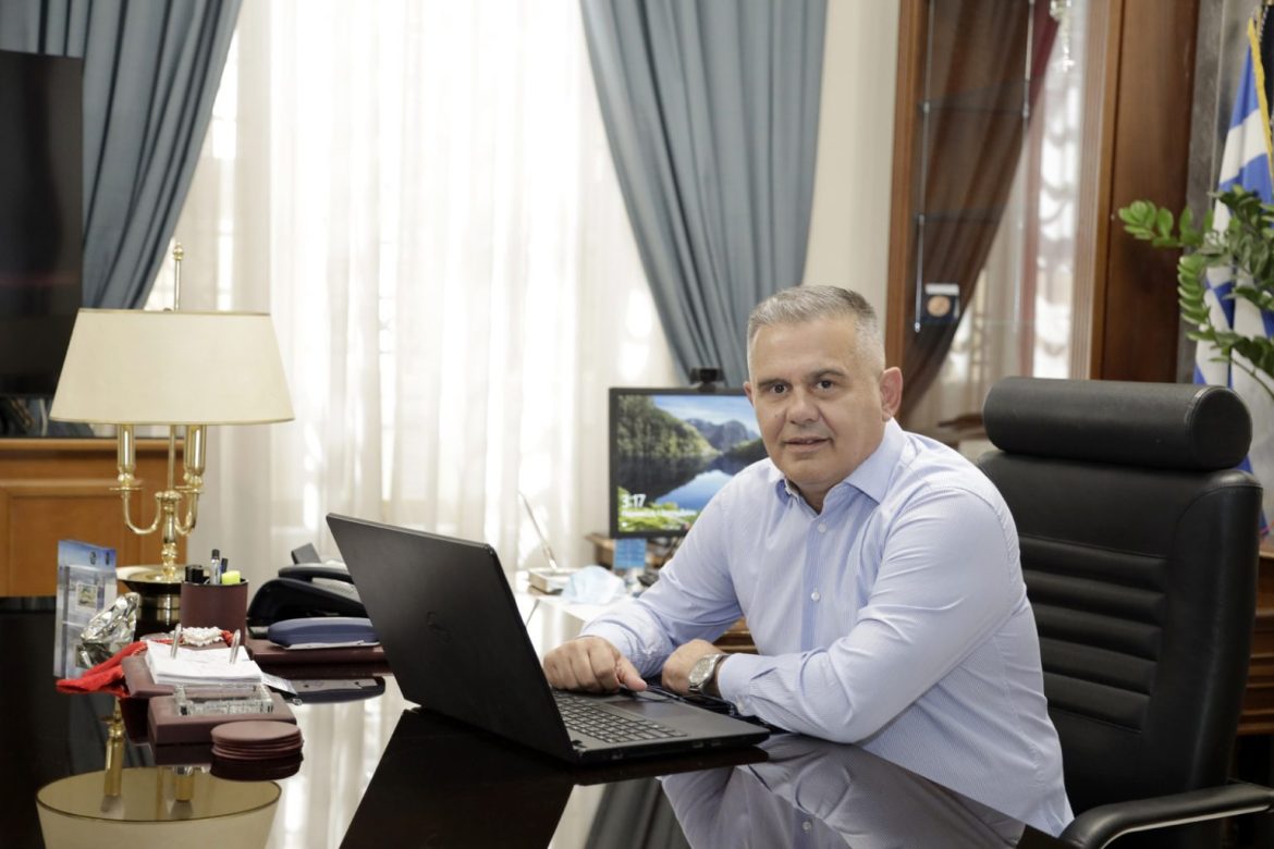 Νέος δήμαρχος Καμένων Βούρλων ο Ηλίας Κυρμανίδης!