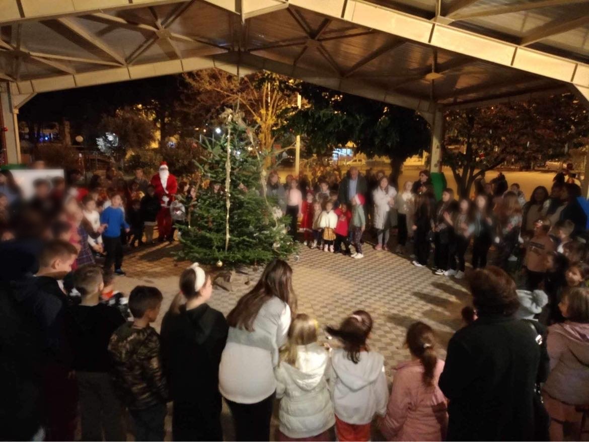 Μια… ιδιαίτερη Χριστουγεννιάτικη γιορτή στο 5ο Δημοτικο Σχολείο στη Νέα Μαγνησία Λαμίας