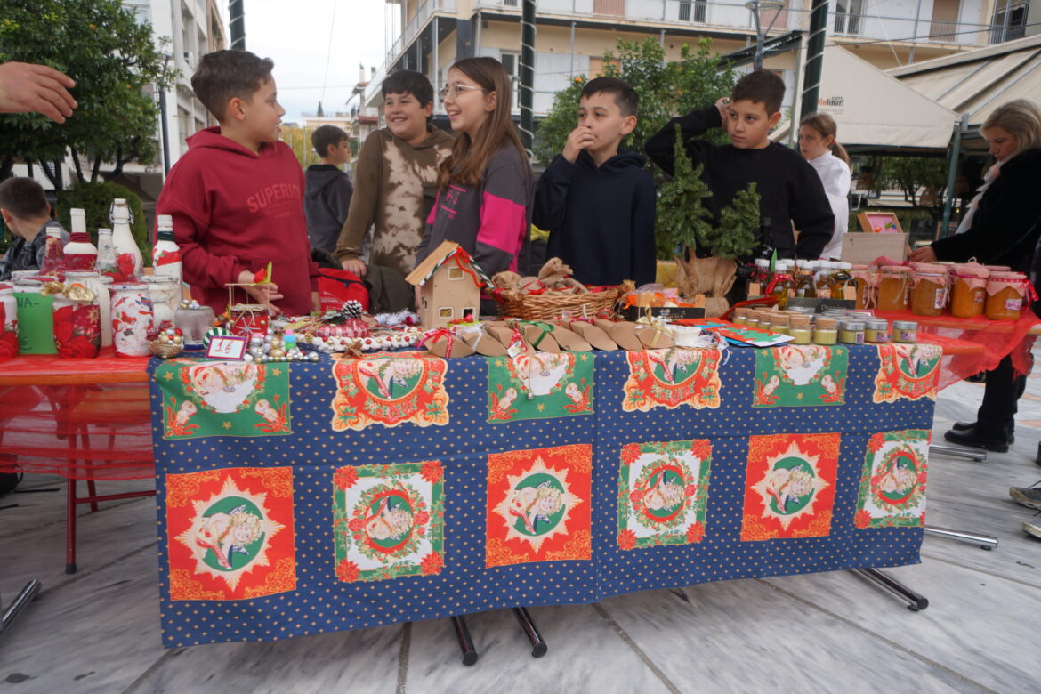 Χριστουγεννιάτικο Bazaar από τα “Συνεταιράκια” της Ροδίτσας: “Μύρισαν” Χριστούγεννα στην Πλατεία Ελευθερίας (video)