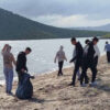 Δυνατό μάθημα από τη νέα γενιά: Καθαρισμός παραλιών από μαθητές της Β’ Γυμνασίου Αταλάντης – τι δηλώνουν (Aud)